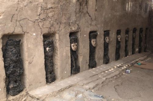 Hallan ídolos prehispánicos en Chan Chan, Perú